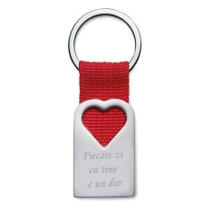Breloc Gravat in Forma de inima rosie cu Textul "Fiecare zi cu tine e un dar."