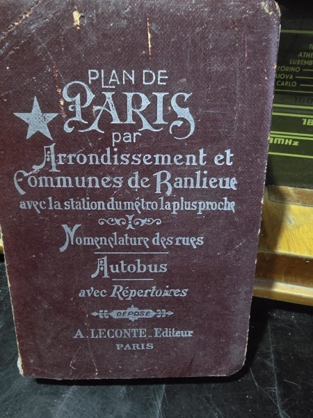 Plan de Paris par Arrondissement et communesde Banlieue - A. Leconte editor