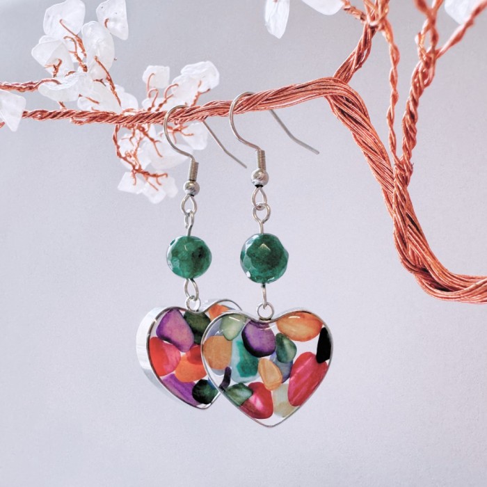 Cercei argintii cu jad verde si scoici colorate - Inima