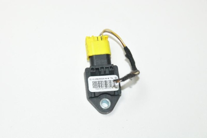Senzor de impact lateral dreapta MERCEDES-BENZ A W169 2007 OEM: A1698202226 2350663