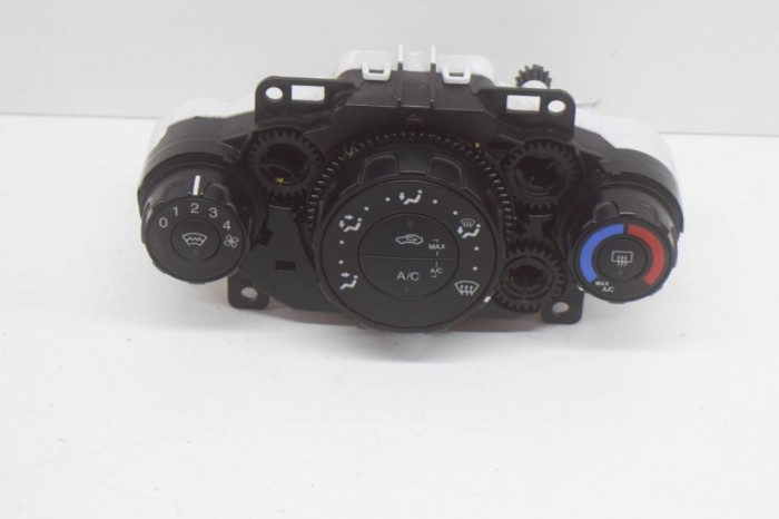 Modul de climatizare FORD FIESTA VI 2010 OEM: 8A61-19980-BF 12224902