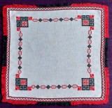 Fata de masa cusatura in cruce pe etamina, artizanat vintage romanesc, 48 x 48 cm