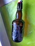 H162-Sticla bere colectie veche vintage Brauer Bier- Das Ulten Muster stare buna culoare maro inchis cu inchizatoare. Alte lichide protectie.