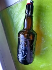 H162-Sticla bere colectie veche vintage Brauer Bier- Das Ulten Muster stare buna culoare maro inchis cu inchizatoare. Alte lichide protectie.