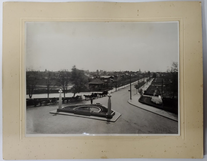 FOTOGRAF ALEX PETIT ARHITECT , STATIE DE BIRJA LA MARGINEA ORASULUI ( BUCURESTI ?) , FOTOGRAFIE INTERBELICA