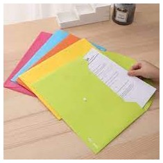 Mapa plastic cu buton Deli A4 culori diverse 180 microni