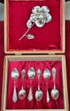 Set 6 lingurite + ornament floral din argint in cutie vintage din lemn