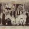 A3759N Familie de țărani rom&acirc;ni cu 7 copii, &icirc;n port popular, Transilvania, cca &icirc;nceputul secolului al XX-lea