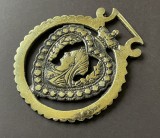 Ornament hipic din alama masiva, avand un cap de femeie in interiorul unei inimi, Ornamentale