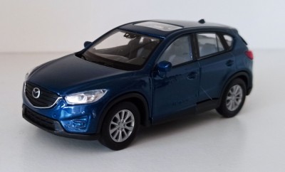 Macheta Mazda CX-5 2016 Facelift albastru - Welly 1/36 foto