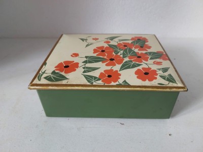 Cutie veche vintage de tabla, de la biscuiti Bahlsen Tet 14.7cm x 12.7cm x 5.4cm, anii 40/50, design cu flori portocalii si frunze verzi foto