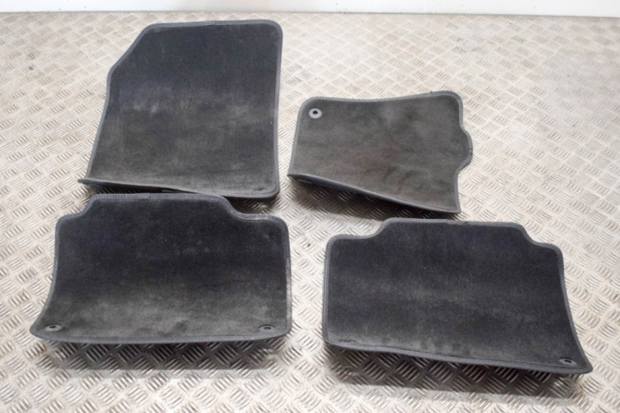 Set covorașe VOLVO S90 II 2017 OEM: 31463905 | 15135675