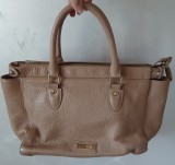 Geanta Musette colectia Cristhelen B. bej, din piele naturala, de mana, de dama office eleganta