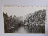 Fotografie dimensiune CP cu un lac la munte