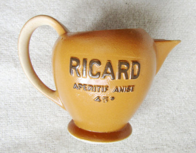 Carafa veche de colectie Ricard Anisette.Atelierele de ceramică Ricard France. foto