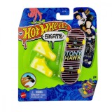 Set mini placa skateboard cu pantofi, Hot Wheels, HNG33