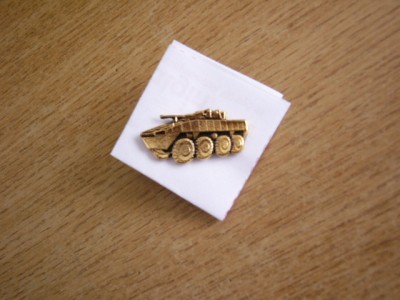 QW9 N 95 - insigna - militar - transportor anfibiu blindat foto