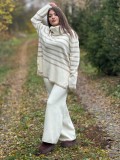 Compleu dama crem tricotat cu gat inalt si dungi orizontale pe bluza