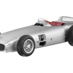 Macheta Oe Mercedes-Benz W196 Formula 1 2,5L Cu Roți Deschise 1954 1:43 Argintiu B66040584