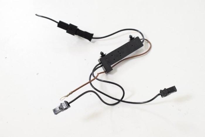 Amplificator de antena MERCEDES-BENZ C Coupe C204 2014 OEM: A2048708490 | 2963219