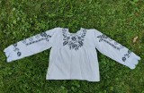 Ie / camasa femeiasca veche (costum popular), din panza graosa de casa brodata de mana cusatura cu ata neagra, in cruciulita