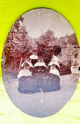 D594- Foto veche Maicute calugarite maghiare anii 1900 cu semnaturi personale. foto