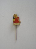 QW9 N5 82 - insigna - sport comunism - tenis- Federatia romana de tenis de camp