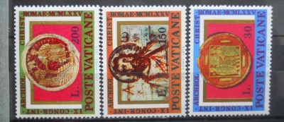 CV2 1975 SERIE VATICAN foto