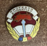 QW9 N7 89 - insigna - tematica invatamant - comunism - Profesor evidentiat