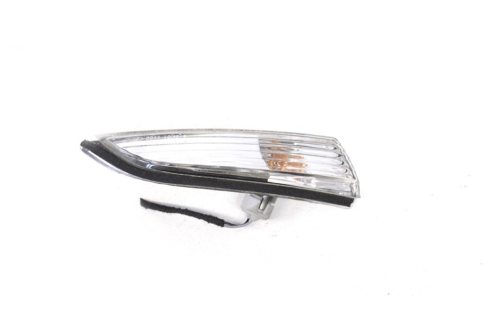 Semnalizare oglinda ușă dreapta față FORD FIESTA VI 2017 OEM: 8A61-13B382-A 15292188