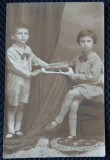 Fotografie tip Carte Postala, Baiat si fetita, 1928