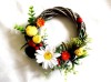 Coronita Decorativa Handmade cu Flori Artificiale, Ratan, Diametru 20cm