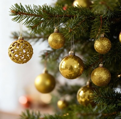 Set de ornamente pentru brad &amp;ndash; 100 de globuri + v&amp;acirc;rf stea &amp;ndash; auriu foto