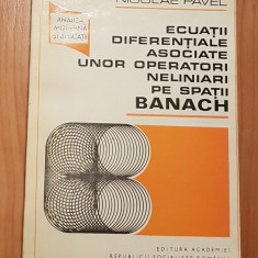 Ecuatii diferentiale asociate unor operatori neliniari pe spatii BANACH