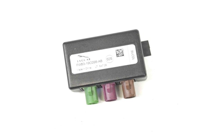 Amplificator de antena JAGUAR F-PACE X761 2017 OEM: FW93-19C098-AB