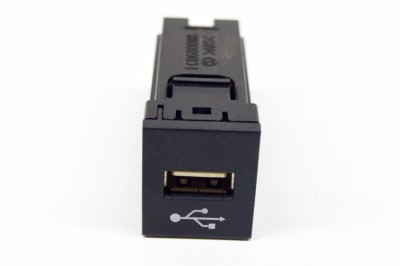 Port USB/AUX-In TOYOTA C-HR _X1_ 2020 OEM: CA-US19E1AE,86190-F4040 15809242 foto