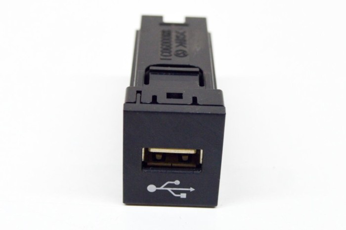 Port USB/AUX-In TOYOTA C-HR _X1_ 2020 OEM: CA-US19E1AE,86190-F4040 15809242