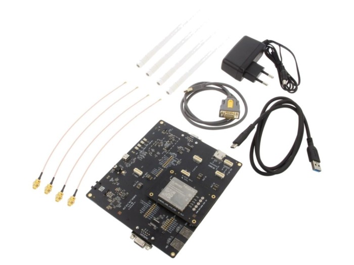 Kit de Evaluare M828GEVB