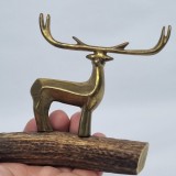Statueta Cerb din bronz pe suport de corn de cerb, veche, vintage