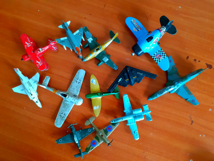 12 avioane metal Matchbox Vintage vopsea deteriorata unele incomplete K7