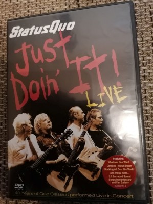 Status Quo &amp;ndash; Just Doin&amp;#039; It! Live DVD foto