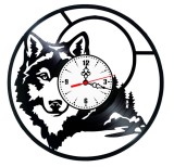 Ceas de perete decorativ realizat din disc de vinil, Model Lup in Padure cu Luna Plina / Wildlife, Negru, 30 cm