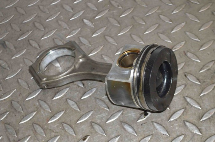 Piston SUBARU OUTBACK BL, BP 2009