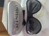 Ochelari soare , dama , marca Valentino , cu toc.