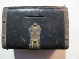 Cumpara ieftin Cutie Valori Pusculita veche / lemn &amp; ornamente metal / fara cheie &amp; incuietoare
