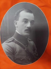 Fotografie veche Militar de cariera din timpul razboiului,fotografie tip tablou oval cadru militar de colectie