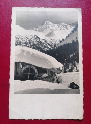 Moara de apa in munti iarna foto