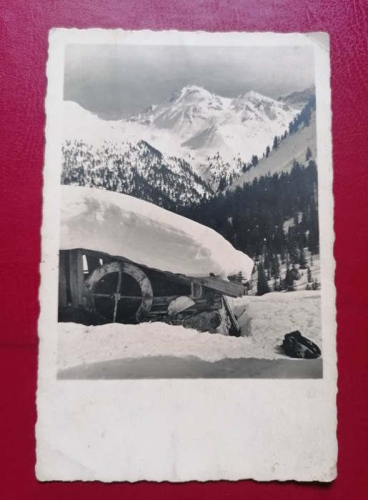 Moara de apa in munti iarna