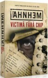 Victima fara chip - de STEFAN AHNHEM