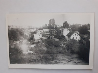 Lot 2 fotografii aproape identice cu cartierul Uranus foto